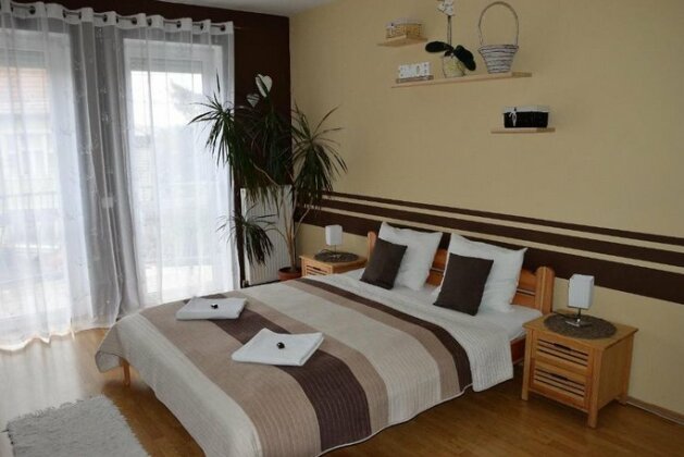 Holiday Home & Apartment Eger - Photo2