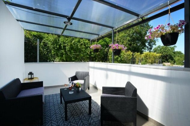 ONE Luxury Suites Eger - Photo5