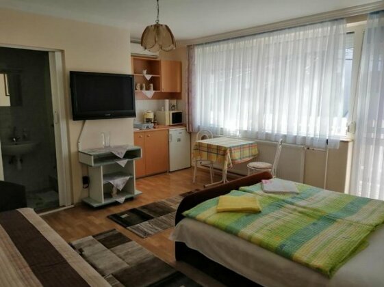 Pinter Vendeghaz - Photo2