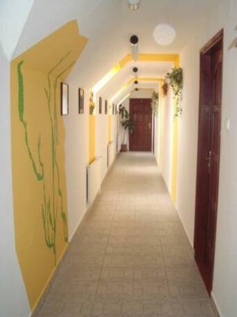 Roza Hotel es Apartmanhaz - Photo4