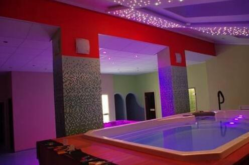 Roza Hotel es Apartmanhaz - Photo5