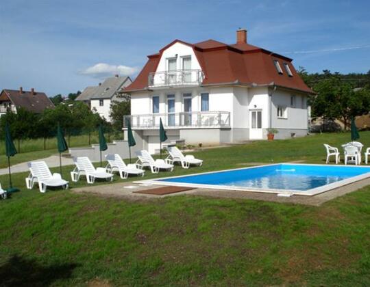 Festetics Guesthouse - Photo2