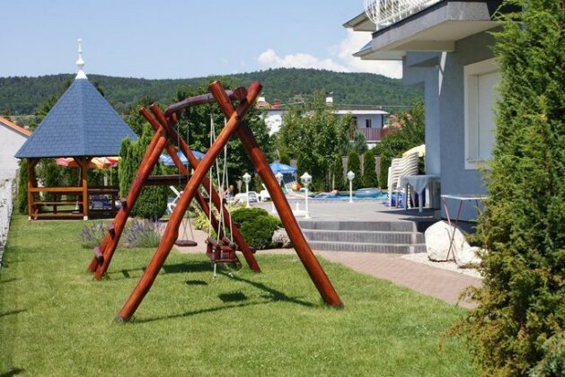 Kek Vendeghaz - Photo3