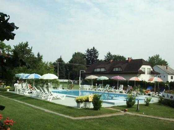 Takacs Panzio - Photo4