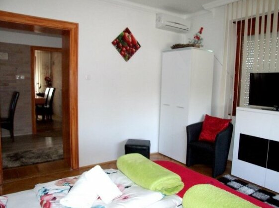 Happy ApartmanHaz - Photo5