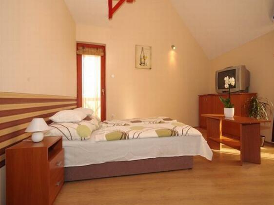 Hellasz Apartman - Photo4