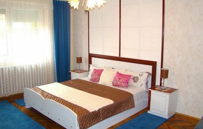 Napfeny Apartmanhaz Gyula - Photo2