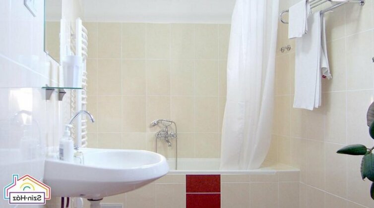 Szin-Haz Apartman - Photo4