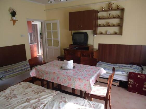 Szivarvany Apartman - Photo2