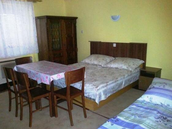 Szivarvany Apartman - Photo3
