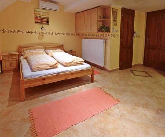 Varkert Apartman - Photo4