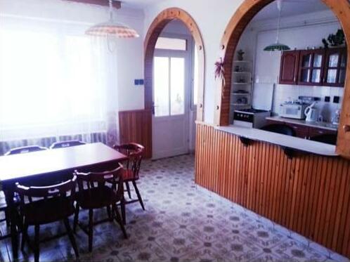Alex's Apartman & Panzio - Photo3