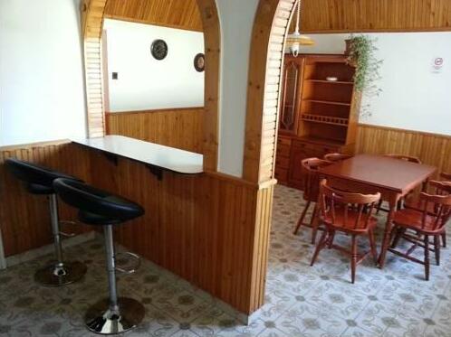Alex's Apartman & Panzio - Photo4