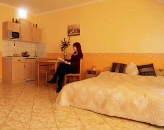 Alom Apartman - Photo4