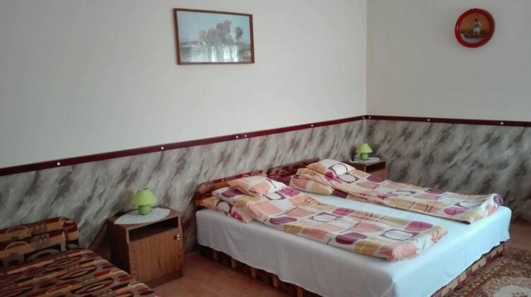 Garden Apartmanhaz - Photo4