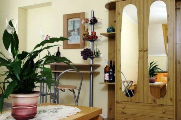 Rozsa Apartman - Photo4
