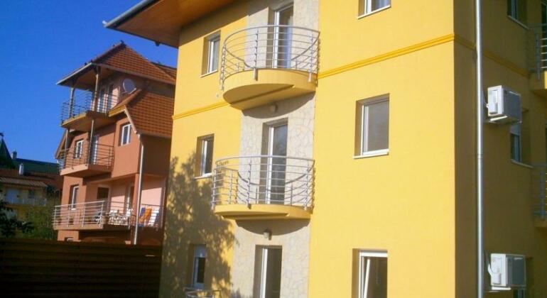 1000 Home Apartments - Photo2