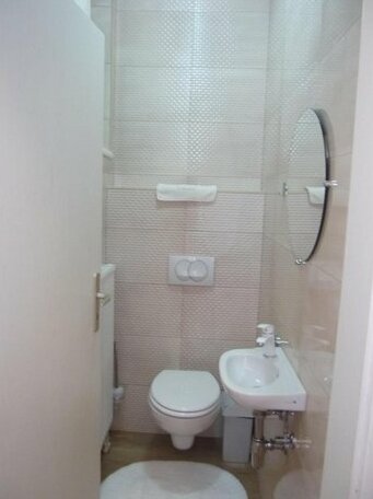 Ametiszt Apartman Heviz - Photo5