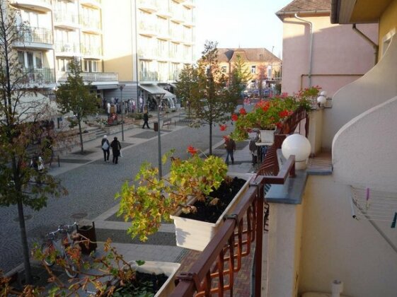 Botos Villa - Photo2