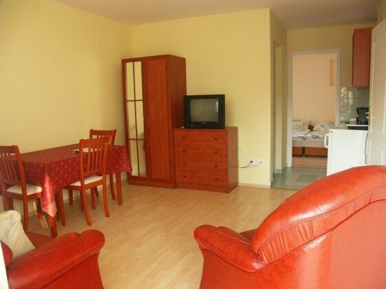 Botos Villa - Photo4