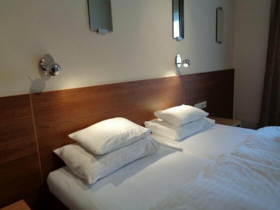Complex Comfort - Photo3
