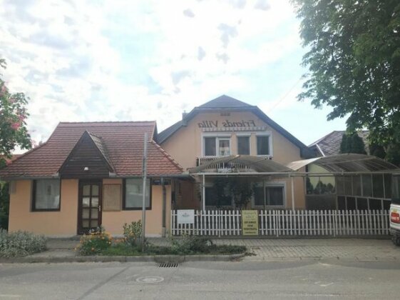 Friends Villa Apartments - Photo2