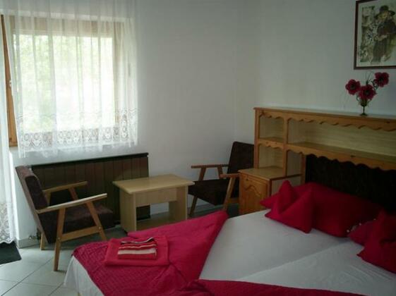 House Black - Photo5