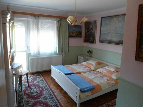 Karoly Vendeghaz - Photo4