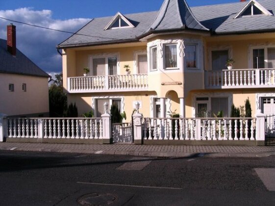 Kis Apartmanhaz - Photo2