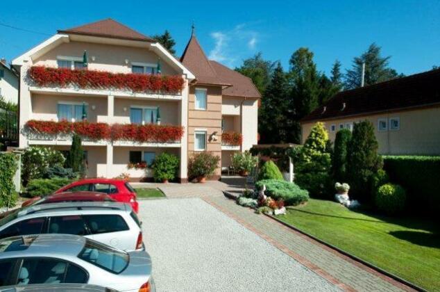 Klara Villa Apartman - Photo2