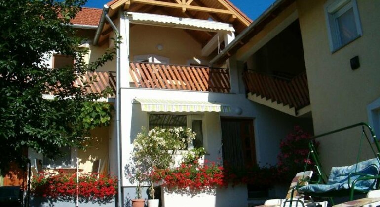 Madach Apartman - Photo2