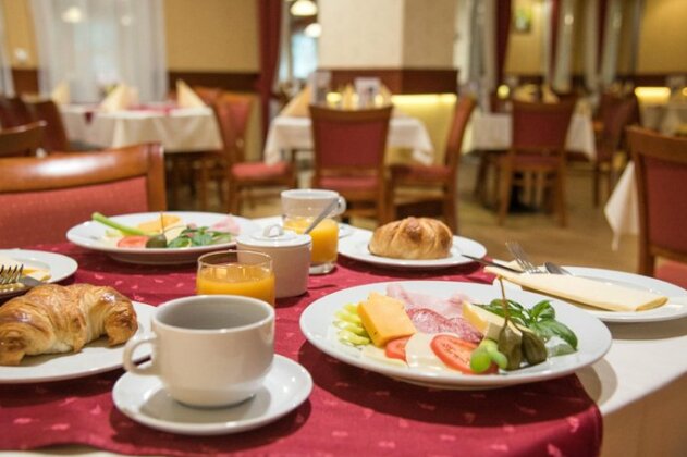Palace Wellness Apartman Heviz - Photo5