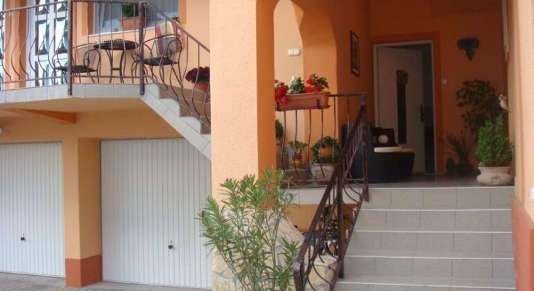 Szecsenyi Apartman - Photo2