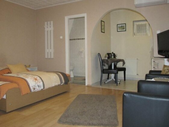 Szecsenyi Apartman - Photo4