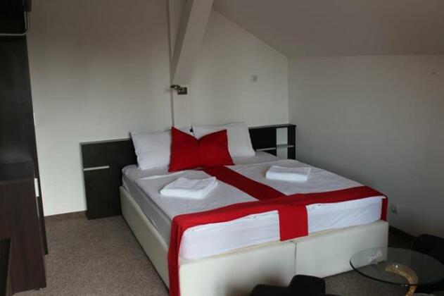 Timpa Apartmanhaz & Dr Strecker Villa - Photo4