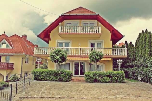 Vesta Apartments Heviz - Photo2