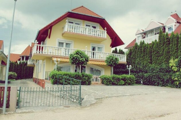 Vesta Apartments Heviz - Photo3