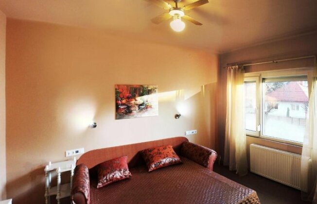 White Quiet Apartment - Photo3