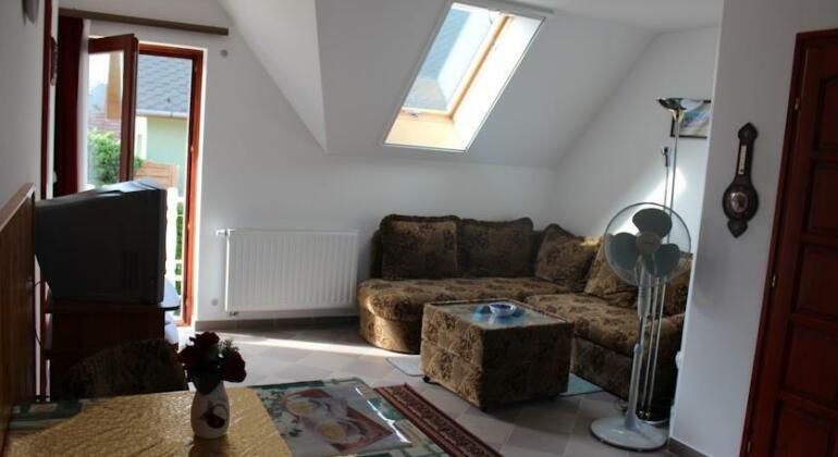 Zold Oazis Apartman - Photo4