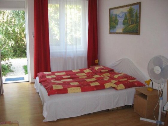 Axter Apartman Vendeghaz - Photo2