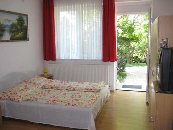 Axter Apartman Vendeghaz - Photo3