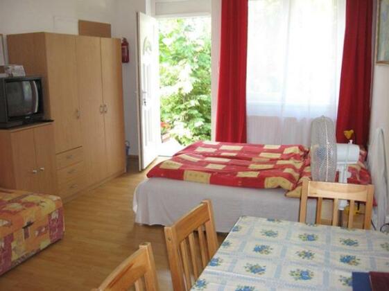 Axter Apartman Vendeghaz - Photo5