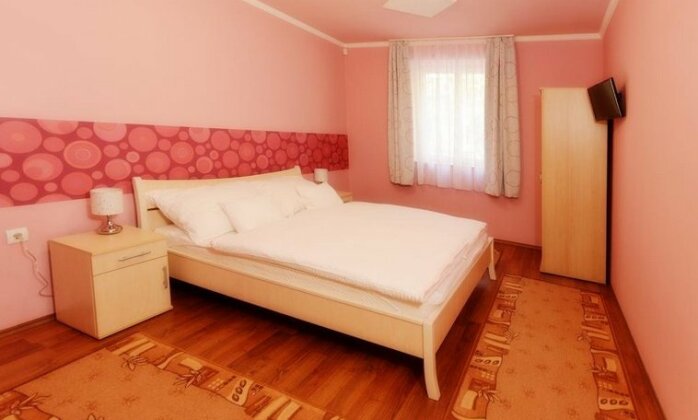 Gesztenye Apartman - Photo3