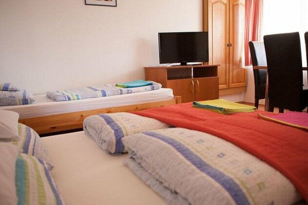 Hunyadi Panzio-Apartman - Photo4