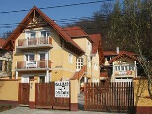 Viktoria Guesthouse - Photo2