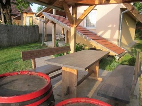 Forhenc Guesthouses I-II-III - Photo4