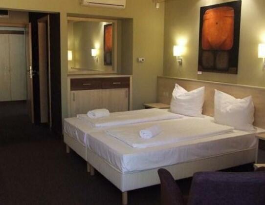 Hotel Vineyard Inn - Photo2