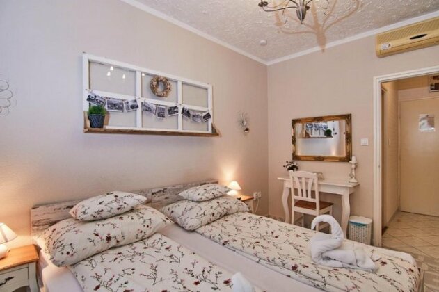 Abraham Vintage Szobak & Apartman - Photo3