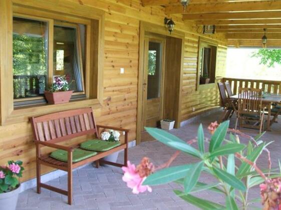 Platan Vendeghaz Pecs - Photo2