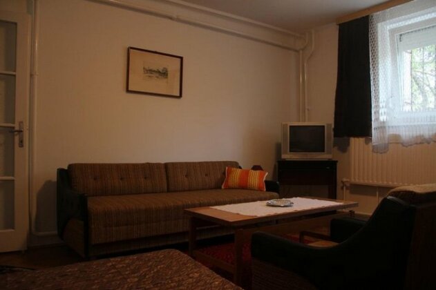 Tancsics maganszallas Pecs - Photo3